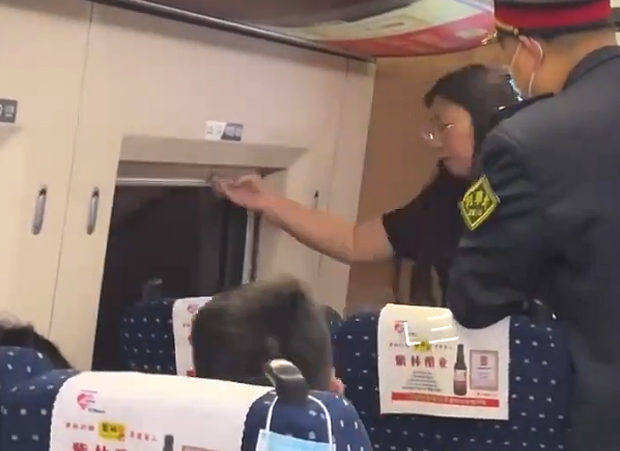 【動画】中国あるある、列車の窓の「日除けを開けるか閉めるか戦争」が勃発～！