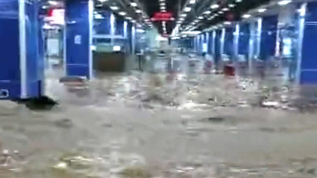 中国、今度は広州市の地下鉄が水没！