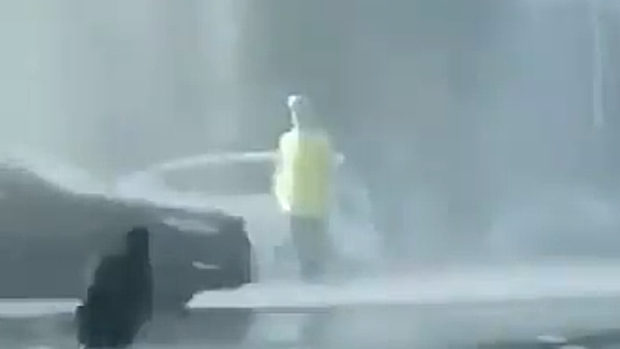 中国、雨にも負けず雪にも負けず仕事する公安警察