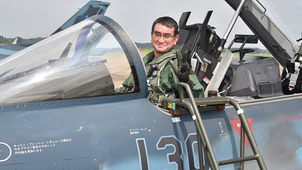 河野防衛相「トップガンのトム・クルーズと今日の私。」