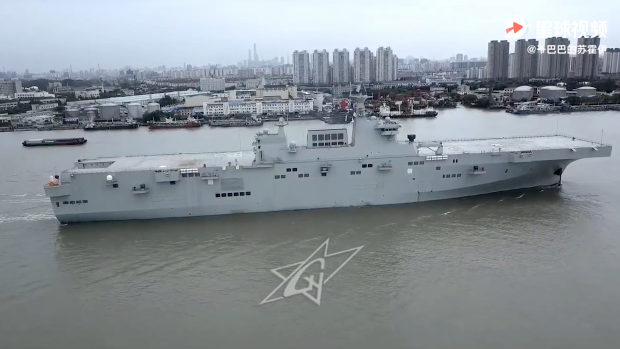 中国初の強襲揚陸艦「075型」初の試験航海