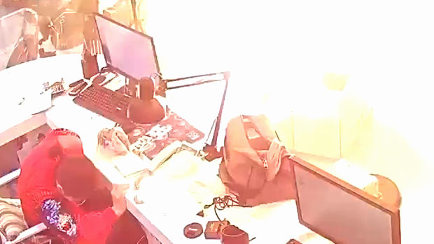 中国、店内で充電していた電動バイクのバッテリーが突然、爆発！炎上！