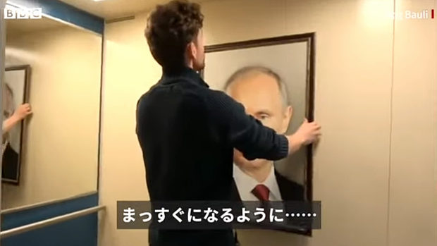 ロシア、エレベーターに「プーチン」の肖像を飾り、住民の反応を見る実験