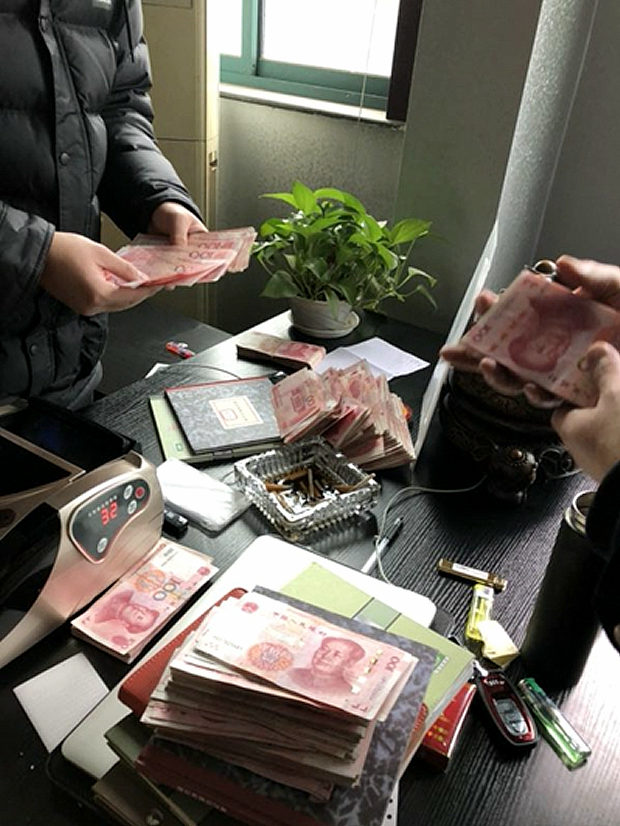 中国 裸ローン 業者を摘発 14人を逮捕 なんとヌード写真撮影部屋まで用意 海外 トーイチャンネット 時事ネタ 中国 裸ローン 業者を摘発 14人を逮捕 なんとヌード写真撮影部屋まで用意 海外 トーイチャンネット 時事ネタ