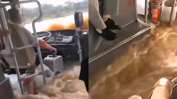 中国、洪水の中でもバスは通常運転!運転手も乗客も全く動じる様子なし!