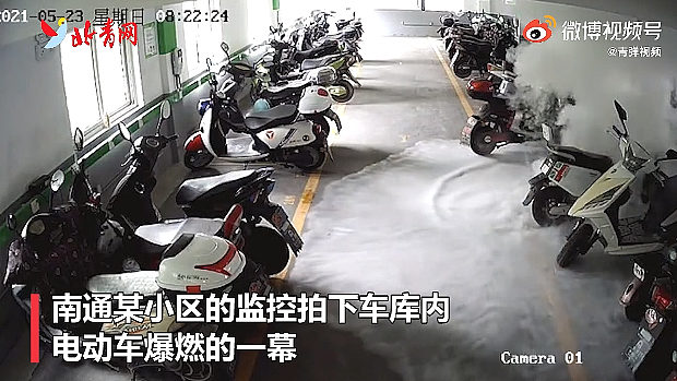 中国、駐車場で充電中の電動バイクが爆発