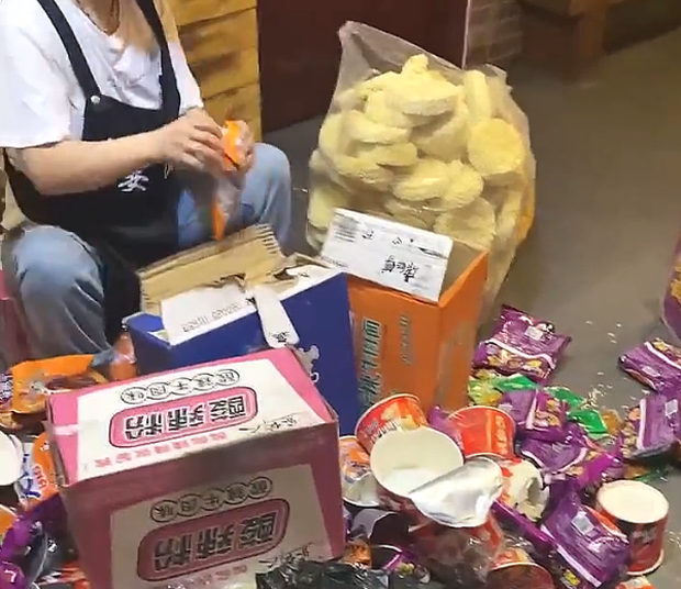 【動画】中国式リサイクル！賞味期限切れのインスタント麺は飲食店に卸されます！