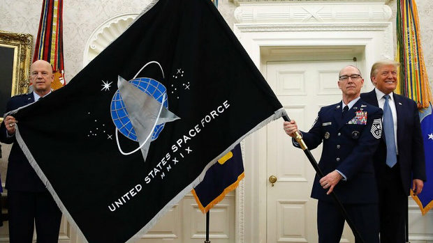 トランプ米大統領「今日、大統領執務室に宇宙軍の旗を誇りをもって掲げた」