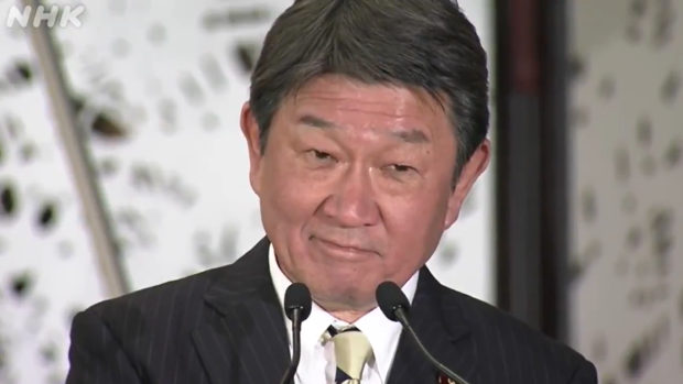 ニヤニヤするだけの茂木外相