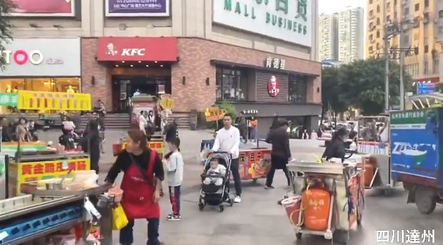 【動画】中国あるある、街中で「鬼の城管が来たぞー！」露天商が一斉に逃走！