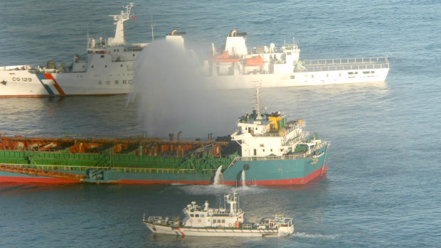 【台湾】中国船が国境越えて海砂を違法採取！海巡署が出動し任務遂行、差し押さえ！