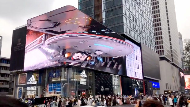 中国、成都のショッピングモールの外壁の3D映像が凄い！宇宙船が飛び出す！