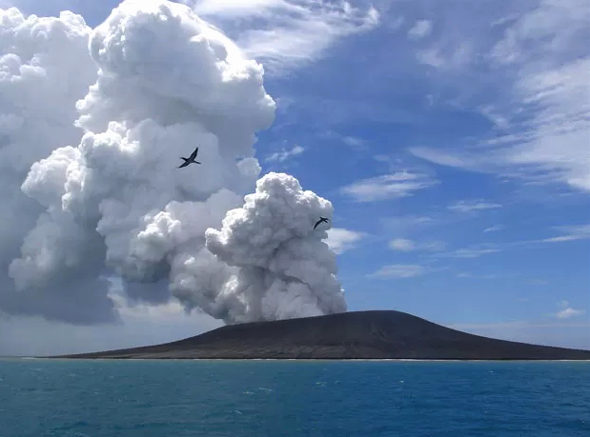 【画像】トンガでも海底火山噴火で新島が出現！