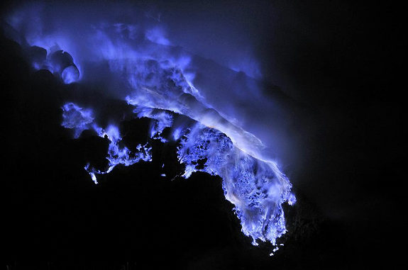インドネシア カワイジェン火山 画像ネーター