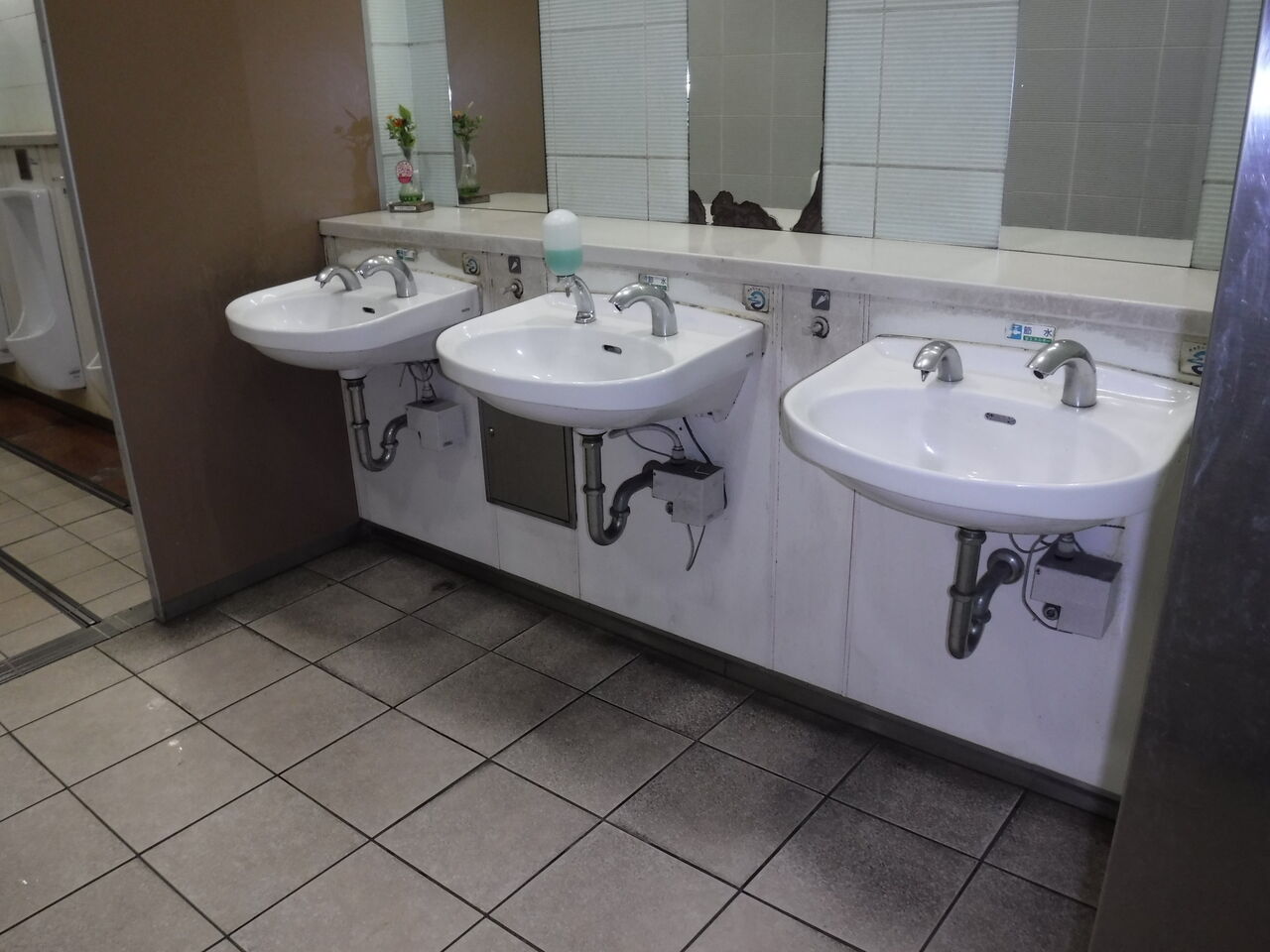 海岸洋式個室トイレ 福岡市地下鉄空港線・天神駅「西改札口」トイレ再改修レポートと福岡市地下鉄の洋式化 : TOYOの旅行とトイレ調査日記