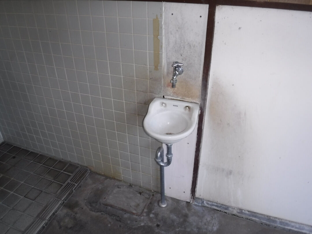 TOYOの旅行とトイレ調査日記
	  JR豪渓駅のトイレ 「INAXの旧型非水洗便器」
	コメント