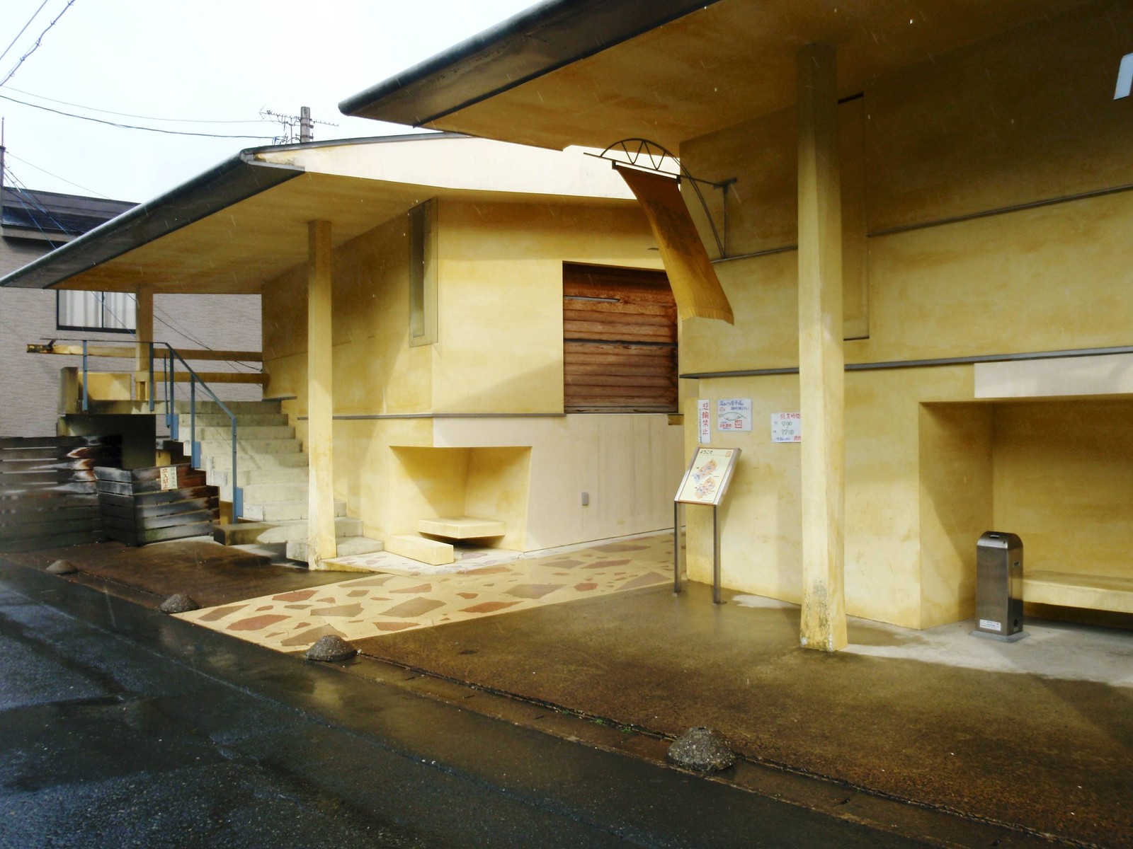 斬新的なデザインが命取りの湯 早稲田桟敷湯 Toyotaboxyのblog
