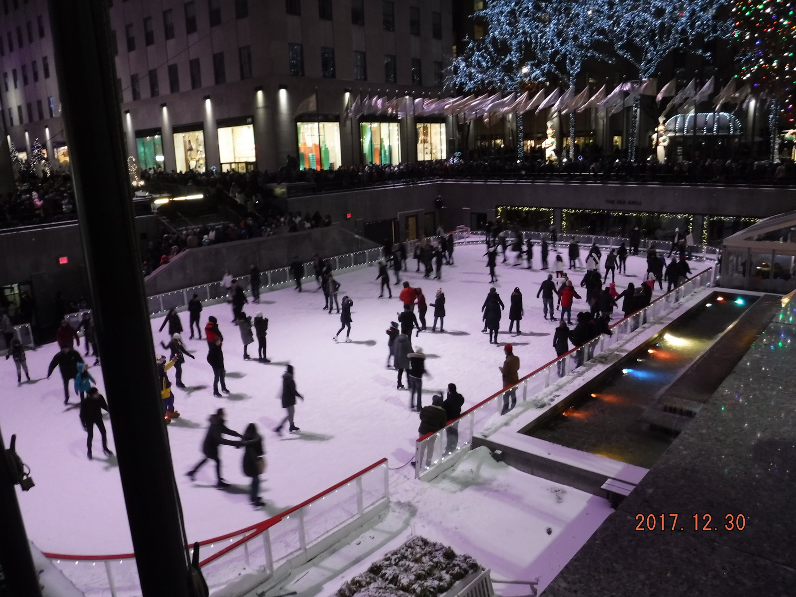 ロックフェラーセンタービル クリスマスツリーとリンク Toyotaboxyのblog