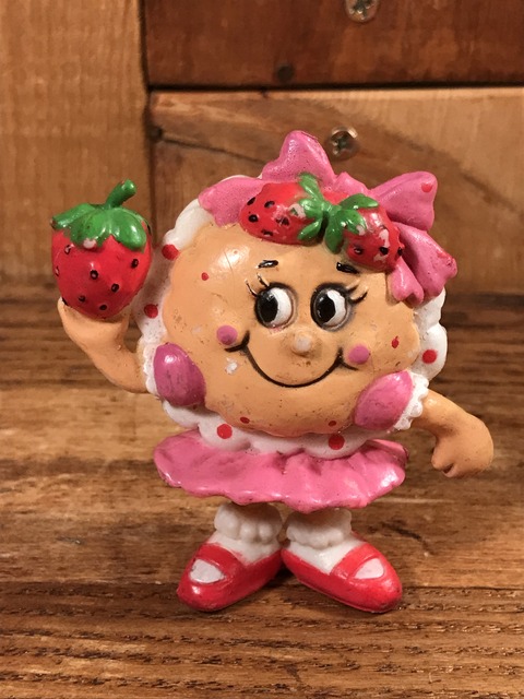 Vintage IHOP “Susie Strawberry” PVC Figure (1)