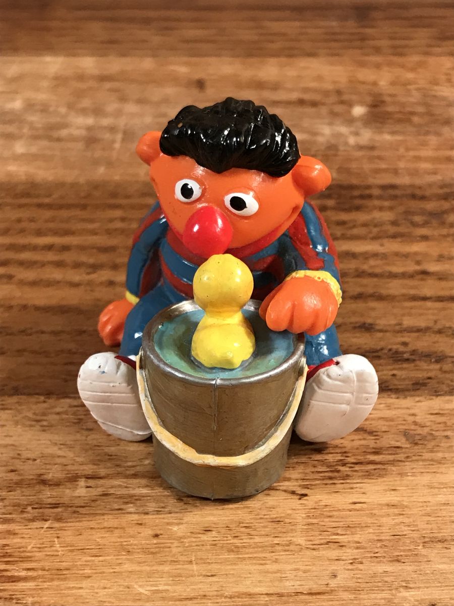 セサミストリートのPVCフィギュアなどのアイテムを16点Webショップに