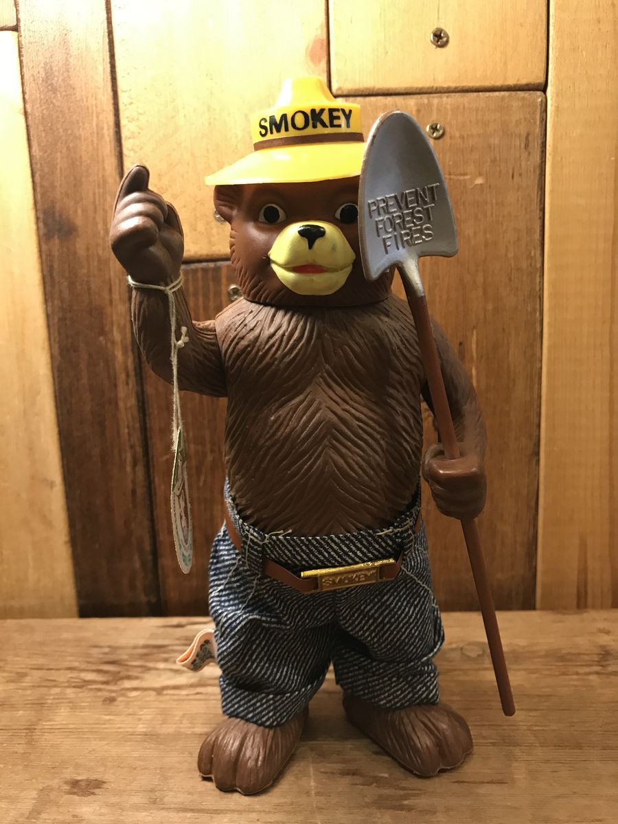 企業キャラクターのスモーキーベアのビンテージアイテムをネット