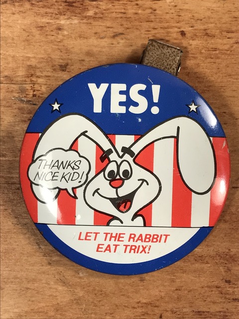 Vintage Trix Rabbit “Yes!” Tin Badge (1)