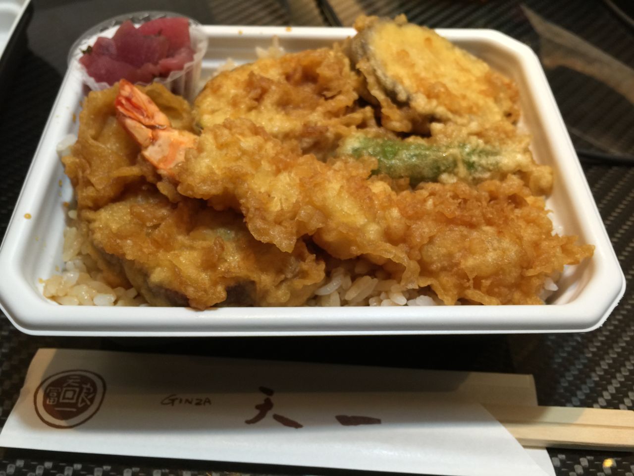 今日も松屋さんデパ地下で昼飯購入 今回は天ぷらで有名な天一さんの天丼弁当を買ってきました 天ぷら 弁当 天一 銀座 松屋 デパ地下 とあるバイヤーの全国食べ歩き日記