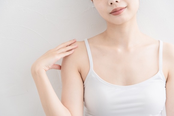 話題「メンズキャミソール」13200円でも大人気「トレンドに敏感な若者かと思いきや、ファッション感度の高い40代」