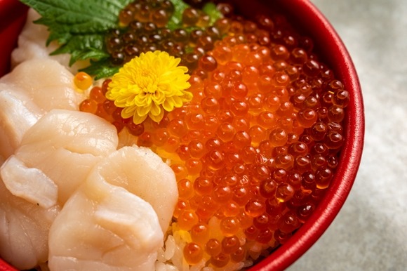 旅行者「北海道旅行来たぁぁぁ！北海道と言えば蟹！海鮮丼！いくら！」
