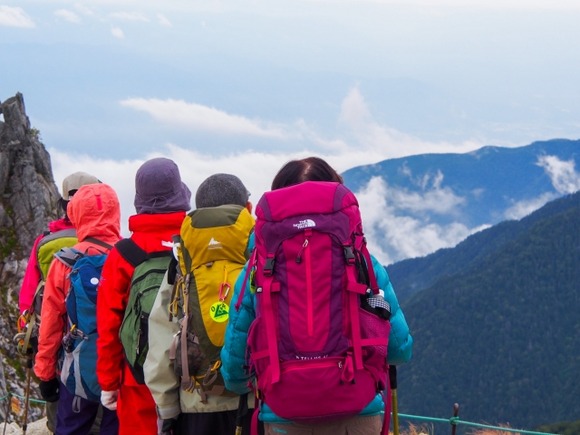 ゴミを放置する“老夫婦の登山客”が放った衝撃の一言にドン引き…「若者より年配のほうがマナーが悪い」