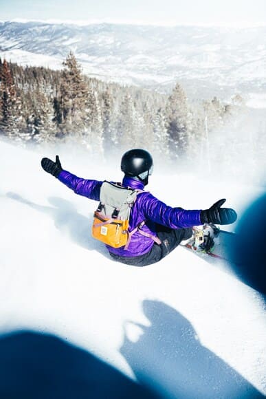 25歳男性がスキー場コース外の林をスノボで滑走中に木に衝突、死亡