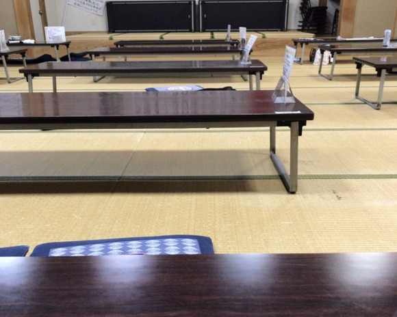 【画像】ワイ、日帰り温泉の食事処で待機中・・・