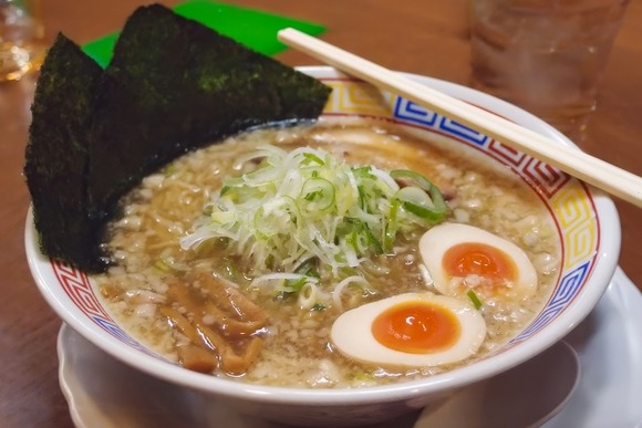 男同士で「飯行く」ってなると基本ラーメン屋になるのほんと嫌