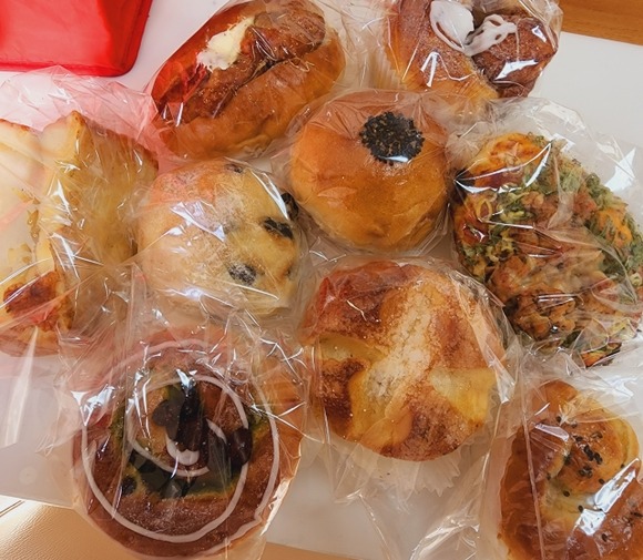 菓子パン「血糖値スパイクやばいです、腹持ち悪いです、トランス脂肪酸ドバドバです」←これ