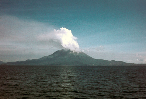 桜島の噴煙（1974年） (1)