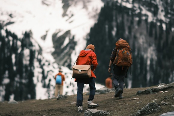 ダウンは濡れたら保温効果が無いから登山中は着ないって聞いた