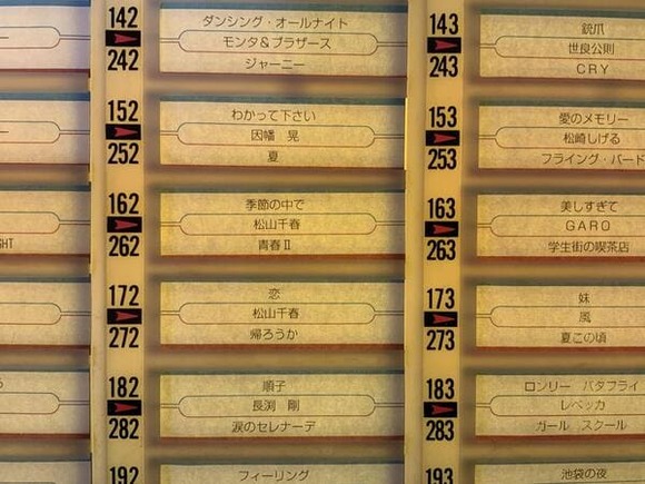 841