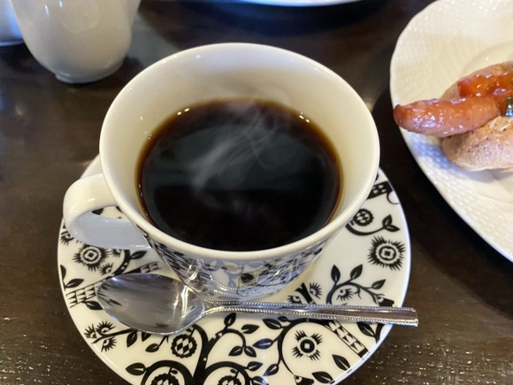 ワイ、生涯独身やけど喫茶店巡りの趣味を｢必死すぎw｣とバカにされ憤慨