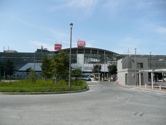 1280px-Musasikoganei-Sta-S
