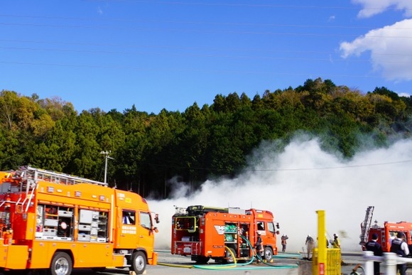 森でタバコ吸ってポイ捨て、足で火を消したつもりなんやが火事になってた