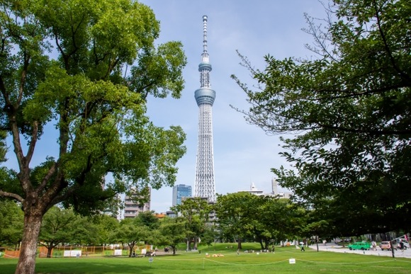 平日の昼間からスキレットにウイスキー入れて綺麗な都市公園に行きベンチで景色を観つつ飲む