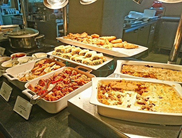 朝食バイキングワイ「あれもほしい、これもほしい、もっとほしい」