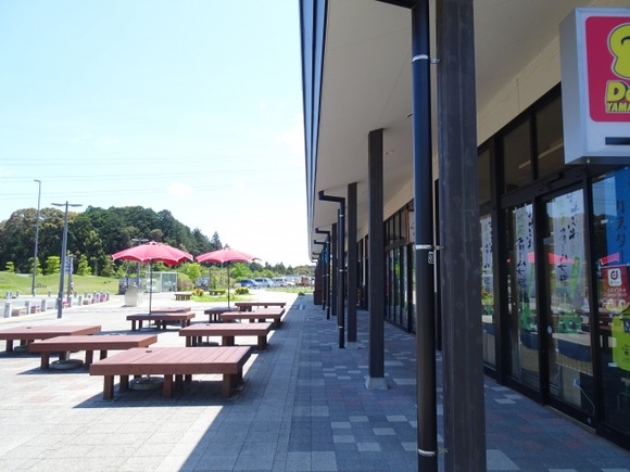 高速のサービスエリアでBBQ帰りの集団が車から大量のゴミ持って出てきたんやが