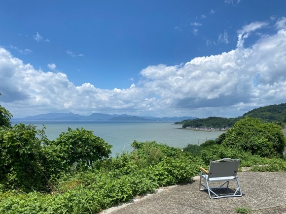 なんか最近、アウトドアに椅子もってくチェアリングて遊び流行ってるらしいね