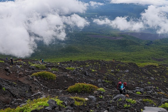 富士登山でこけた男性「いやぁまさかもう閉山しているなんてねぇ」