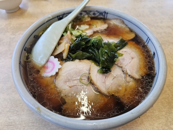 【悲報】独身おじさん、人生の楽しみが『飯』しかない・・・