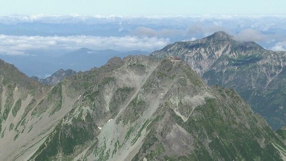 【北穂高岳】約20m滑落し一晩ビバーク…笛の音を他の登山者が聞きヘリで救助
