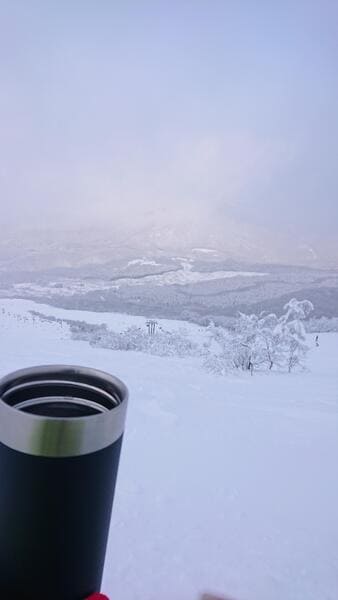 【画像】雪山来た！今日はたざわ湖スキー場 めちゃ混みや
