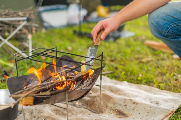 ワイ、見知らぬキャンプ場でスマホの充電6％