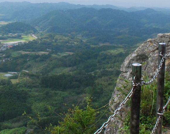 【千葉・伊予ヶ岳】子どもと登山中、急斜面から滑落…男性死亡